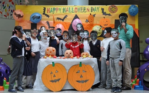 Students Should Celebrate Halloween at School